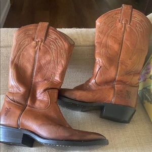 Beautiful leather Frye cowboy boots 7 1/2 B tan
